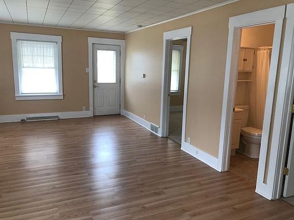 LIVING ROOM WITH DESERT SAND PAINTED WALLS