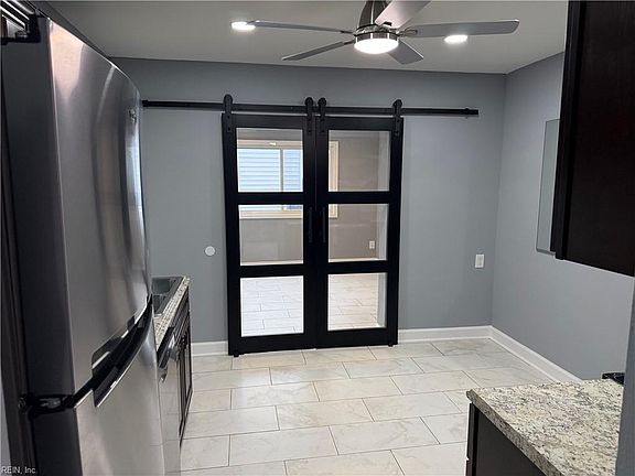 5th image of 959 S Club House Rd