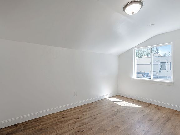 5th image of 309A Nevada St