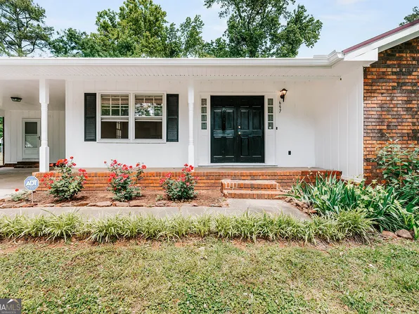 697 Bedford Dr, Hull, GA 30646