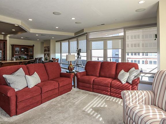 5th image of 109 N Main St APT 1602