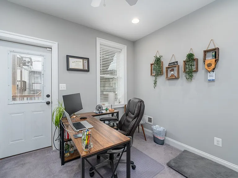 216 S Robinson St — Photo 17
