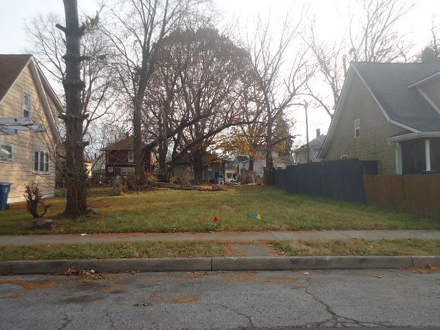 1st image of 3923 Boulevard Pl