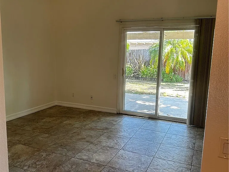27312 Osuna — Photo 4