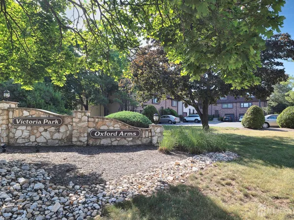 3906 Victoria Ct, Edison, NJ 08817