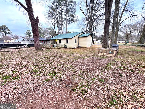 4th image of 97 S Pine St