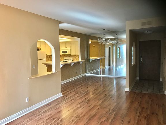 2nd image of 5534 Encino Ave APT 201