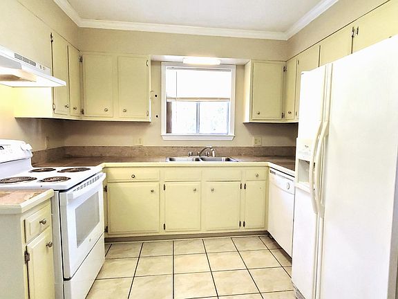 4th image of 4205 Yosemite Dr