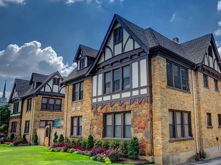 Historic Elegance, Move-In Ready Comfort Special Incentive for Immediate Move-In — Photo 3