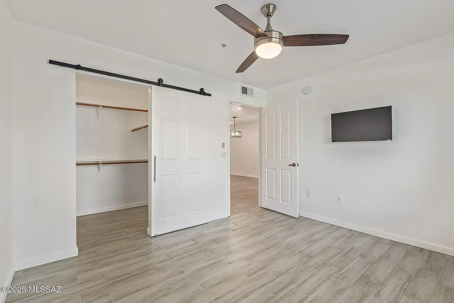 1 bed, 701 sqft, $1,300 — Photo 3