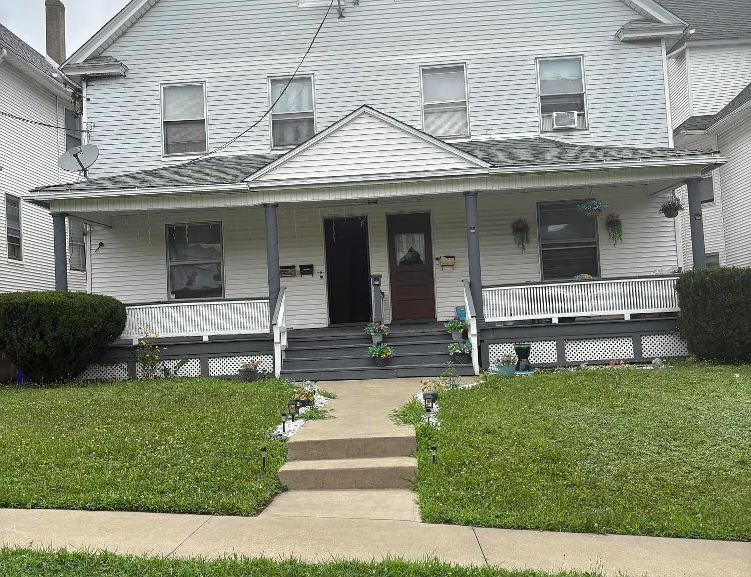 3 bed, 1.0 bath, 950 sqft, $1,375 — Photo 1