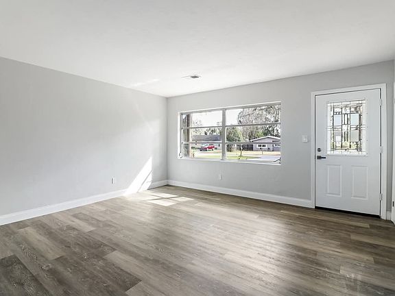 5th image of 2927 SE 13th St
