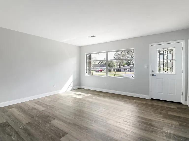 2927 SE 13th St — Photo 5