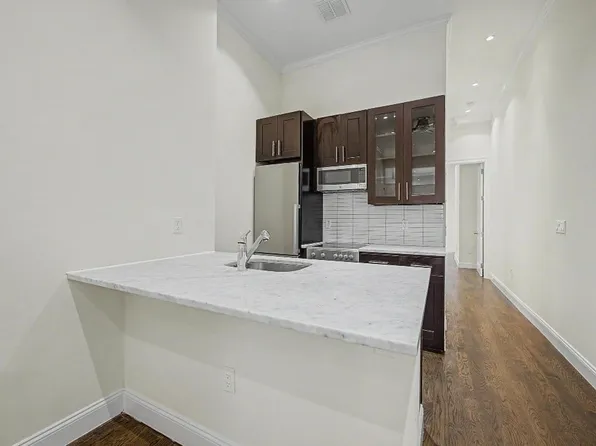 106 Bedford Avenue image 1 of 13