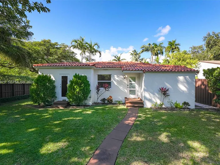 2441 Swanson Ave — Photo 3