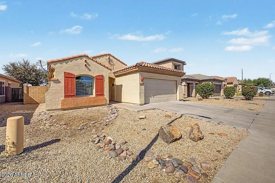 3 bed, 2.0 bath, 1568 sqft, $2,100 — Photo 2