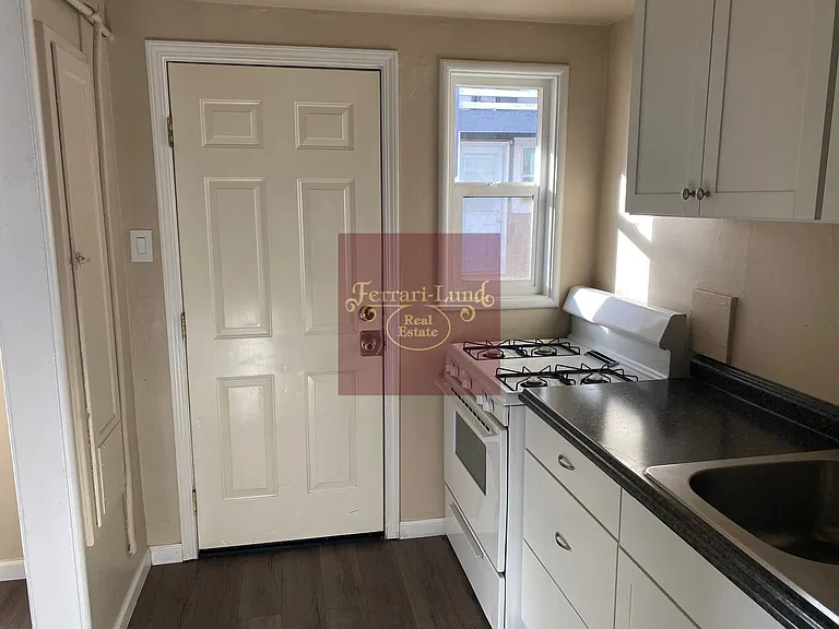 675 Denslowe Dr — Photo 6