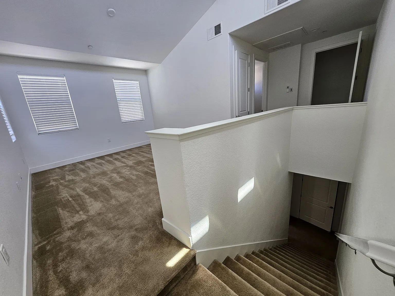 4 bed, 3.5 bath, 2016 sqft, $3,850 — Photo 4