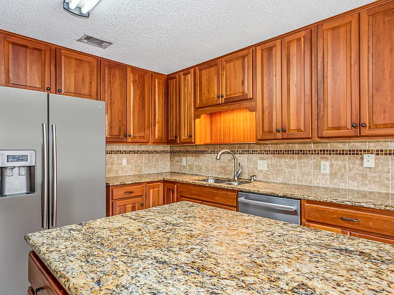 1136 Crane Cove Blvd — Photo 2