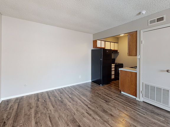 5th image of 1009 N Cottage Ave #311C