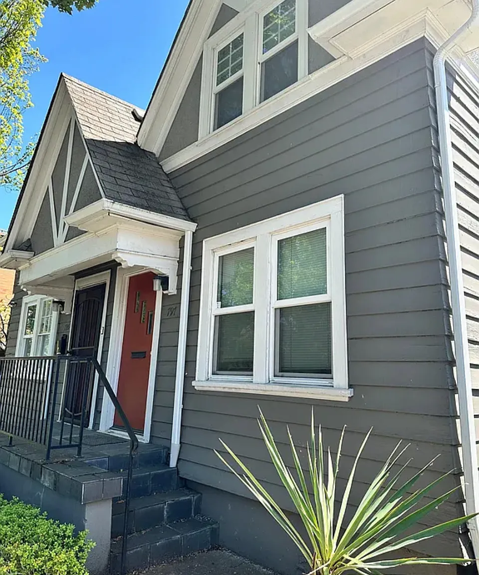 2 bed, 1050 sqft, $1,900 — Photo 3