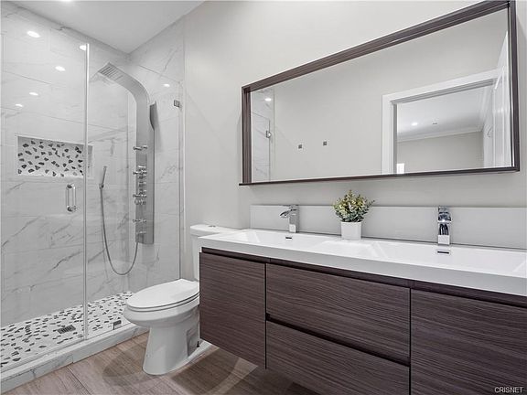 4th image of 13952 Bessemer St #1