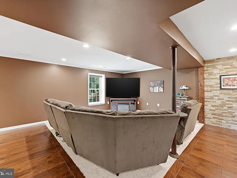 704 Seaton Ct SE — Photo 42