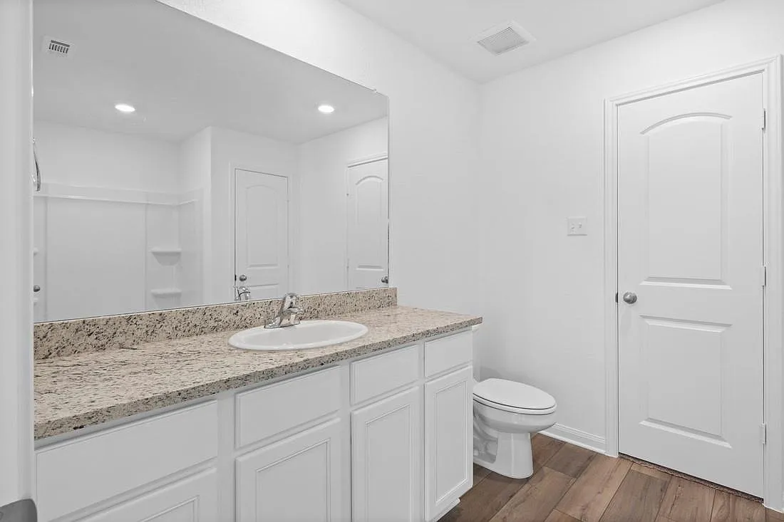 3 bed, 2.0 bath, 1305 sqft, $2,145 — Photo 4