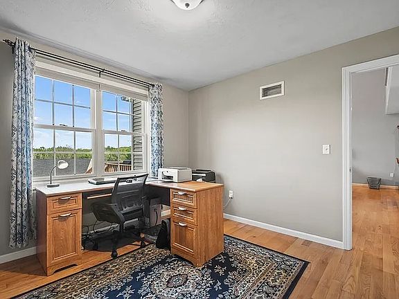 5th image of 148 Ariel Cir