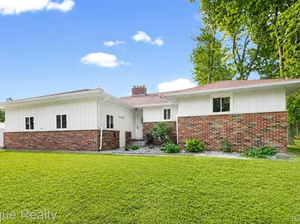 5155 Gratiot Ave, Saint Clair, MI 48079
