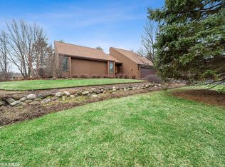 6 Chipping Campden Dr, South Barrington, IL 60010