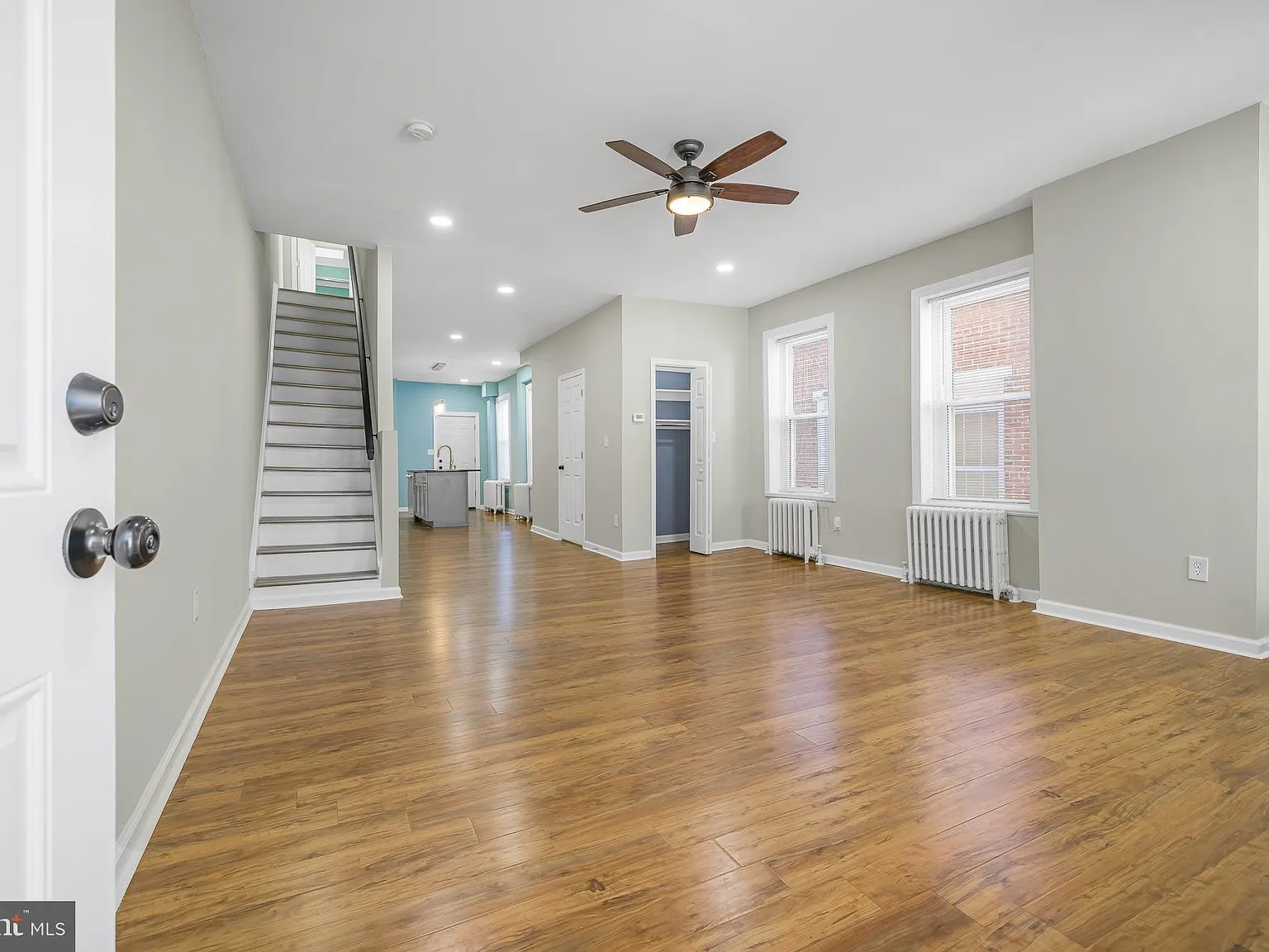 3 bed, 1.5 bath, 1525 sqft, $2,200 — Photo 2