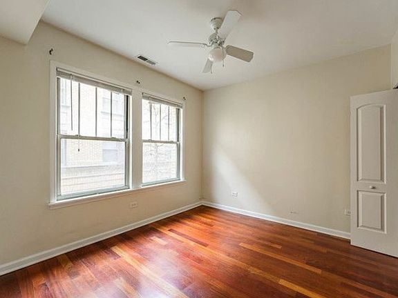 3rd image of 1364 W Greenleaf Ave #1