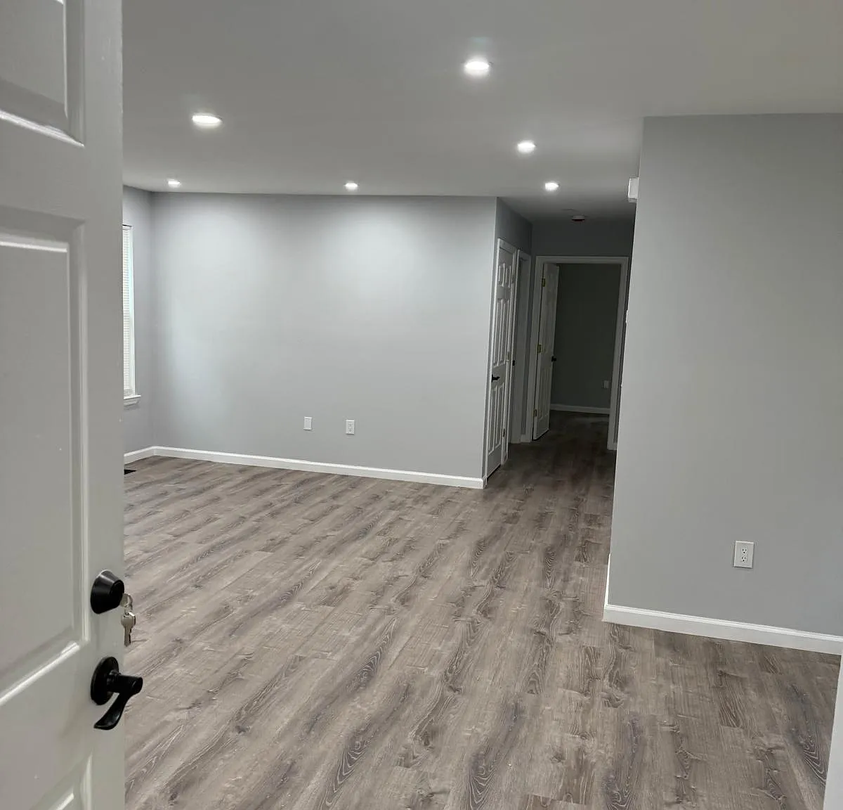 2 bed, 1000 sqft, $2,100 — Photo 2