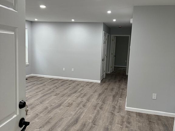 Main Entryway & Dining Nook