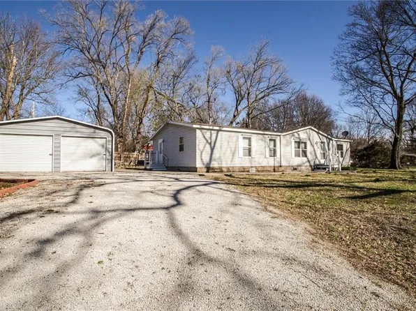 416 S Jefferson St, Raymore, MO 64083