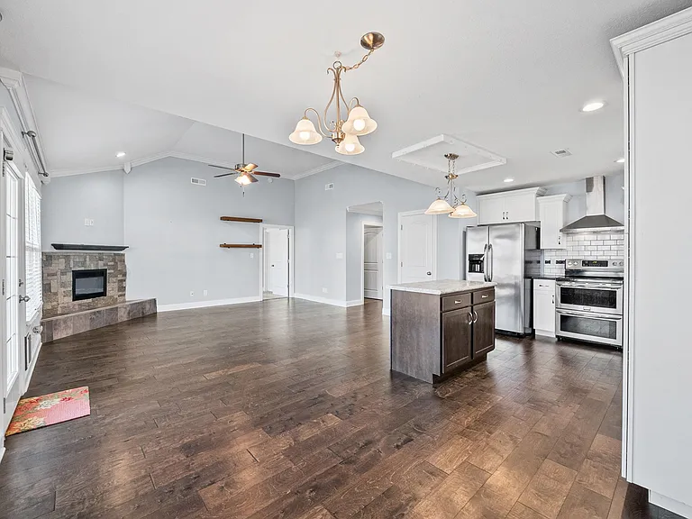 3753 Windmill Dr — Photo 10