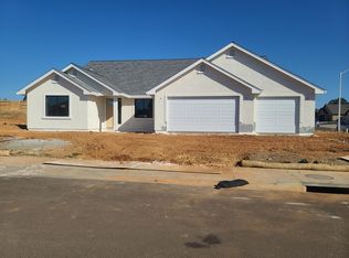 3699 Nadal Dr, Redding, CA 96002