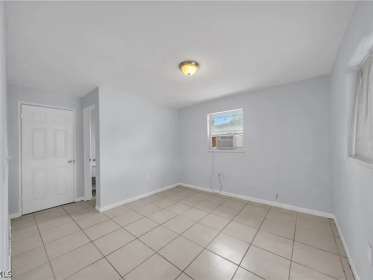 1527 Gardenia Ave — Photo 20