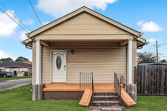 419 W Saint Bernard Hwy — Photo 1