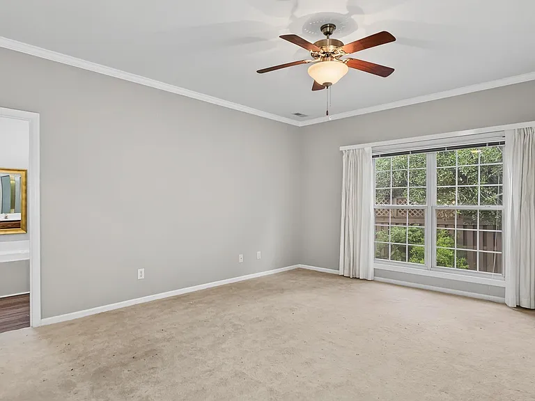 141 Canterbury Dr — Photo 15
