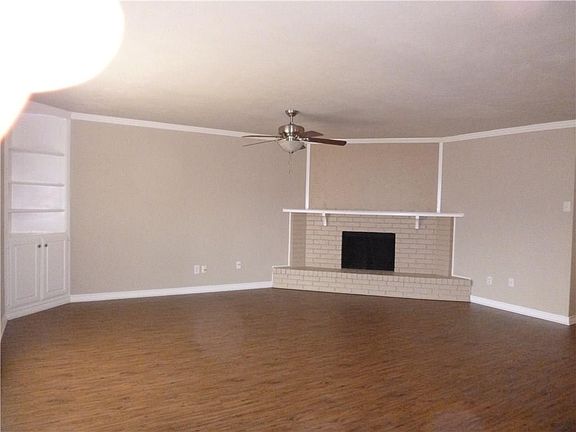 2nd image of 608 S Willow St