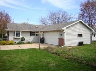 565 Shreve Ln, Neenah, WI 54956