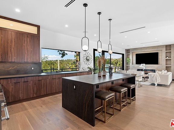2nd image of 5058 Marmol Dr