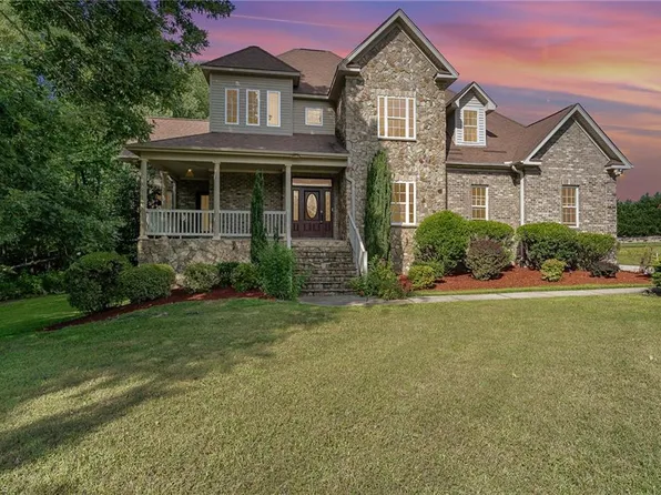 7102 Guilding Dr, Greensboro, NC 27455