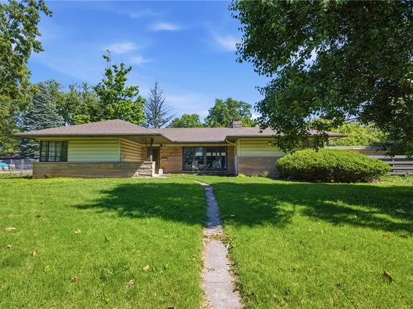 75 W Grant Ave, Charleston, IL 61920