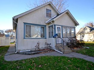 1293 Woodbridge St, Saint Paul, MN 55117