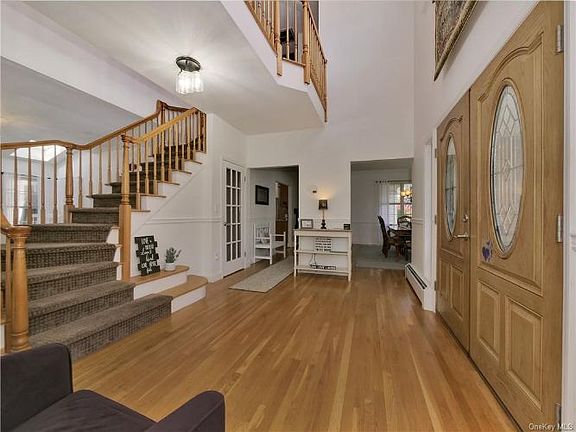 5th image of 18 Algonquin Dr