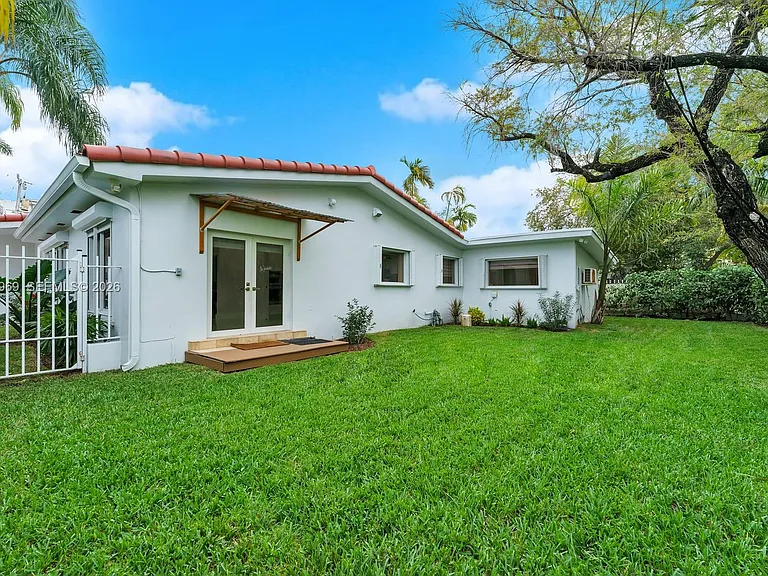 200 N Hibiscus Dr — Photo 39