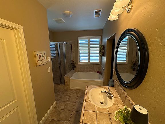 5th image of 3932 S Avocado St